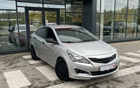 Hyundai Solaris II рестайлинг, 2015 год, 870 000 рублей, 2 фотография