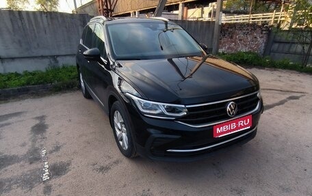 Volkswagen Tiguan II, 2021 год, 2 950 000 рублей, 1 фотография
