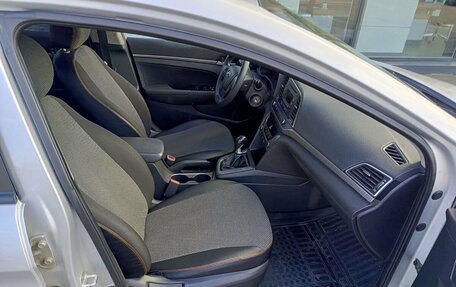 Hyundai Elantra VI рестайлинг, 2018 год, 1 450 000 рублей, 11 фотография
