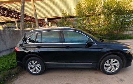 Volkswagen Tiguan II, 2021 год, 2 950 000 рублей, 2 фотография