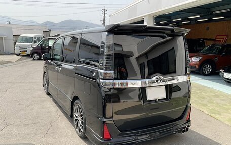Toyota Voxy III, 2021 год, 1 810 000 рублей, 5 фотография