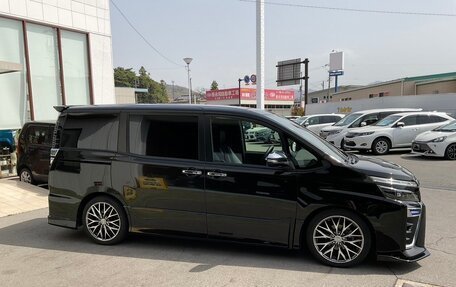 Toyota Voxy III, 2021 год, 1 810 000 рублей, 12 фотография