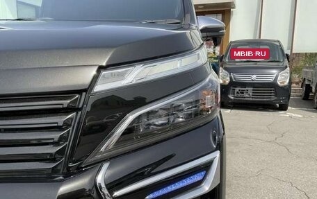 Toyota Voxy III, 2021 год, 1 810 000 рублей, 2 фотография