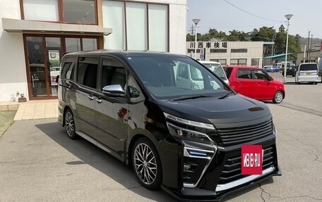 Toyota Voxy III, 2021 год, 1 810 000 рублей, 13 фотография