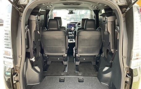 Toyota Voxy III, 2021 год, 1 810 000 рублей, 16 фотография
