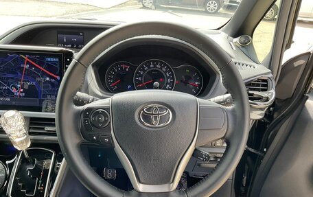 Toyota Voxy III, 2021 год, 1 810 000 рублей, 22 фотография