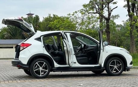 Honda Vezel, 2021 год, 1 300 443 рублей, 2 фотография