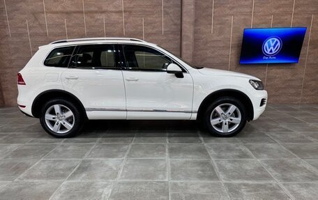 Volkswagen Touareg III, 2011 год, 2 300 000 рублей, 2 фотография