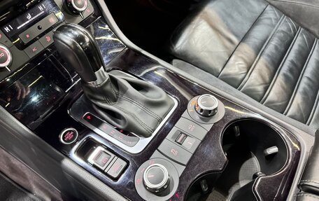 Volkswagen Touareg III, 2011 год, 2 300 000 рублей, 8 фотография