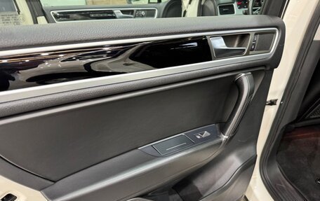 Volkswagen Touareg III, 2011 год, 2 300 000 рублей, 17 фотография