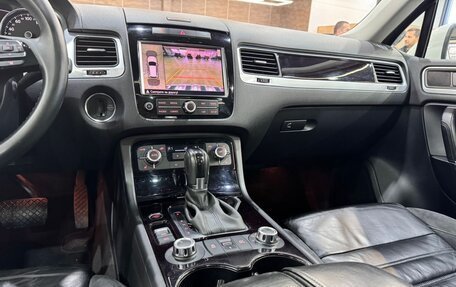 Volkswagen Touareg III, 2011 год, 2 300 000 рублей, 12 фотография