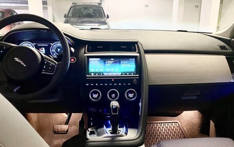 Jaguar E-Pace, 2019 год, 3 650 000 рублей, 6 фотография
