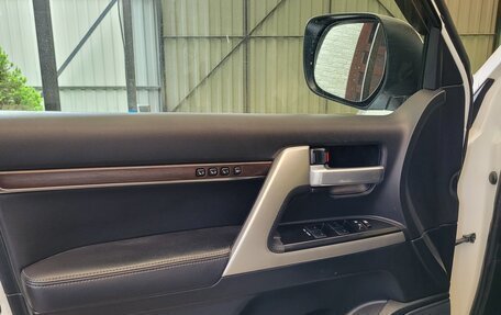 Toyota Land Cruiser 200, 2018 год, 6 590 000 рублей, 5 фотография