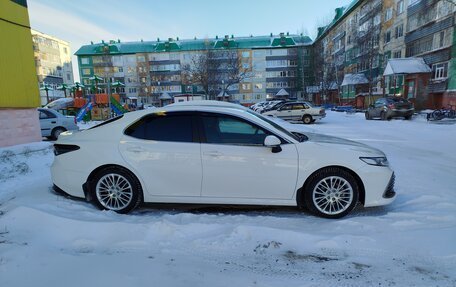 Toyota Camry, 2023 год, 3 585 000 рублей, 2 фотография