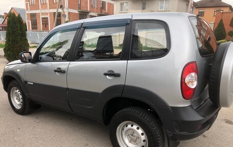 Chevrolet Niva I рестайлинг, 2015 год, 675 000 рублей, 4 фотография