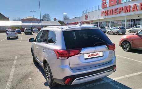 Mitsubishi Outlander III рестайлинг 3, 2020 год, 2 450 000 рублей, 19 фотография