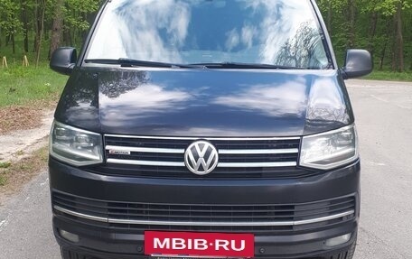 Volkswagen Caravelle T6 рестайлинг, 2017 год, 3 000 000 рублей, 2 фотография