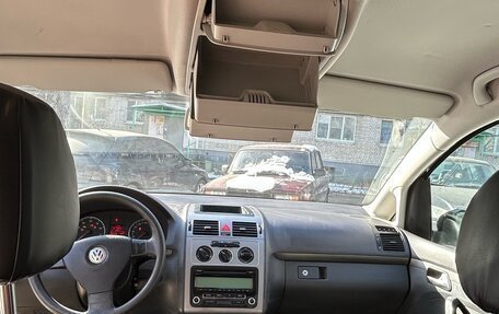 Volkswagen Touran III, 2010 год, 750 000 рублей, 7 фотография