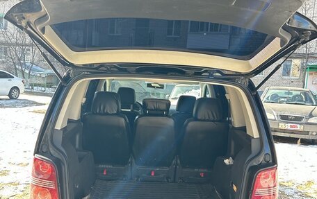 Volkswagen Touran III, 2010 год, 750 000 рублей, 4 фотография