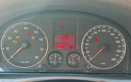 Volkswagen Touran III, 2010 год, 750 000 рублей, 9 фотография