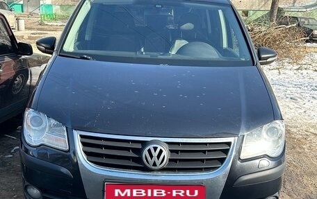 Volkswagen Touran III, 2010 год, 750 000 рублей, 6 фотография