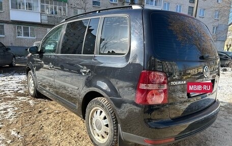 Volkswagen Touran III, 2010 год, 750 000 рублей, 3 фотография