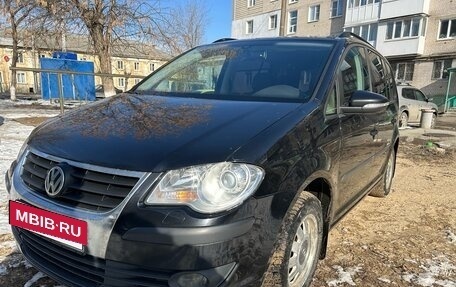 Volkswagen Touran III, 2010 год, 750 000 рублей, 5 фотография