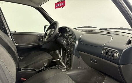Chevrolet Niva I рестайлинг, 2017 год, 815 000 рублей, 16 фотография