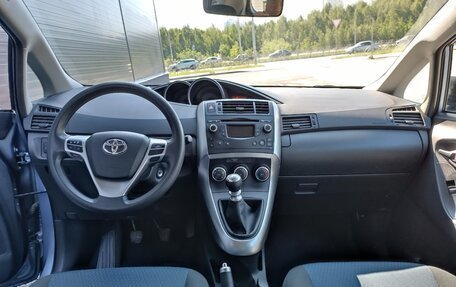 Toyota Verso I, 2013 год, 1 650 000 рублей, 14 фотография