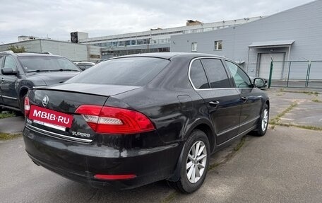 Skoda Superb III рестайлинг, 2013 год, 902 000 рублей, 16 фотография