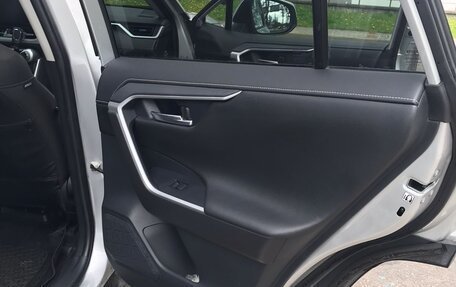 Toyota RAV4, 2020 год, 3 100 000 рублей, 8 фотография