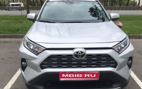 Toyota RAV4, 2020 год, 3 100 000 рублей, 2 фотография