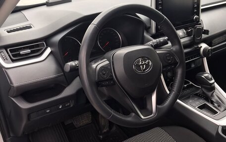 Toyota RAV4, 2020 год, 3 100 000 рублей, 12 фотография
