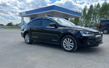 Volkswagen Jetta VI, 2013 год, 1 030 000 рублей, 2 фотография