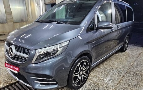 Mercedes-Benz V-Класс, 2017 год, 6 350 000 рублей, 3 фотография