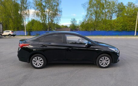 Hyundai Solaris II рестайлинг, 2018 год, 1 000 000 рублей, 3 фотография
