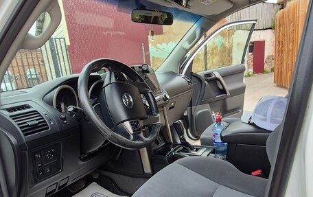 Toyota Land Cruiser Prado 150 рестайлинг 2, 2013 год, 2 700 000 рублей, 10 фотография