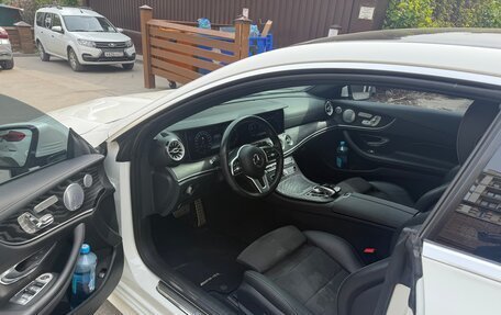 Mercedes-Benz E-Класс, 2019 год, 4 200 000 рублей, 14 фотография