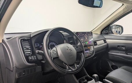 Mitsubishi Outlander III рестайлинг 3, 2016 год, 1 745 000 рублей, 6 фотография