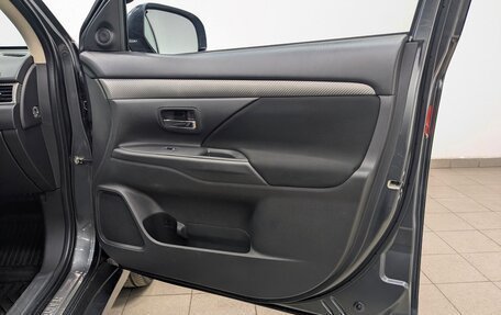 Mitsubishi Outlander III рестайлинг 3, 2016 год, 1 745 000 рублей, 12 фотография
