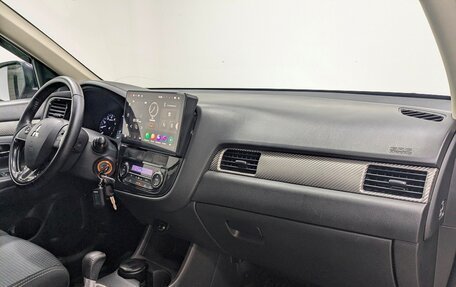 Mitsubishi Outlander III рестайлинг 3, 2016 год, 1 745 000 рублей, 13 фотография