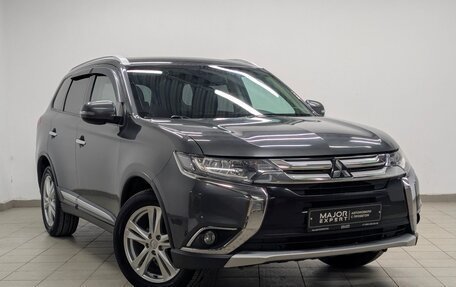 Mitsubishi Outlander III рестайлинг 3, 2016 год, 1 745 000 рублей, 23 фотография