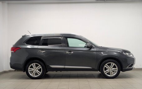 Mitsubishi Outlander III рестайлинг 3, 2016 год, 1 745 000 рублей, 25 фотография