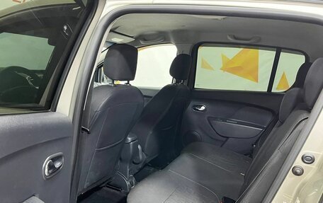 Renault Sandero II рестайлинг, 2015 год, 740 000 рублей, 24 фотография