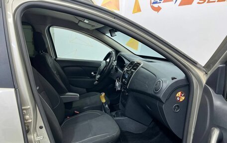 Renault Sandero II рестайлинг, 2015 год, 740 000 рублей, 28 фотография