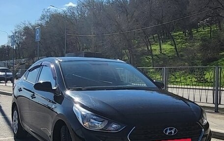 Hyundai Solaris II рестайлинг, 2018 год, 1 350 000 рублей, 4 фотография