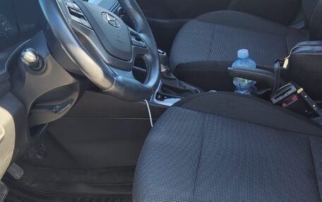 Hyundai Solaris II рестайлинг, 2018 год, 1 350 000 рублей, 11 фотография