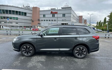 Mitsubishi Outlander III рестайлинг 3, 2022 год, 2 700 000 рублей, 8 фотография