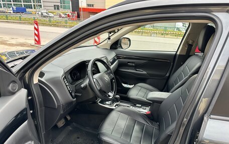 Mitsubishi Outlander III рестайлинг 3, 2022 год, 2 700 000 рублей, 16 фотография