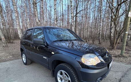 Chevrolet Niva I рестайлинг, 2017 год, 799 900 рублей, 3 фотография